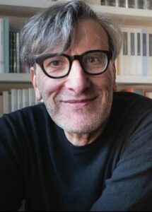 LIBRI: ROBERTO COTRONEO TORNA A LECCE CON “LA NEBBIA E IL FUOCO”