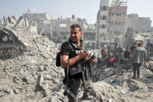 CONVERSAZIONI SUL FUTURO: MERCOLEDÌ 14 OTTOBRE L’ANTEPRIMA CON I GIORNALISTI PROTAGONISTI DI “INSIDE GAZA”, RICCARDO FALCINELLI E ALBERTO PELLAI