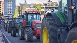 MOBILITAZIONE: COLDIRETTI PUGLIA, 5000 AGRICOLTORI E TRATTORI IN PIAZZA A BARI CHIESTO LO STATO DI CRISI; CARO GASOLIO, FERTILIZZANTI E ACQUA METTONO IN GINOCCHIO LE IMPRESE